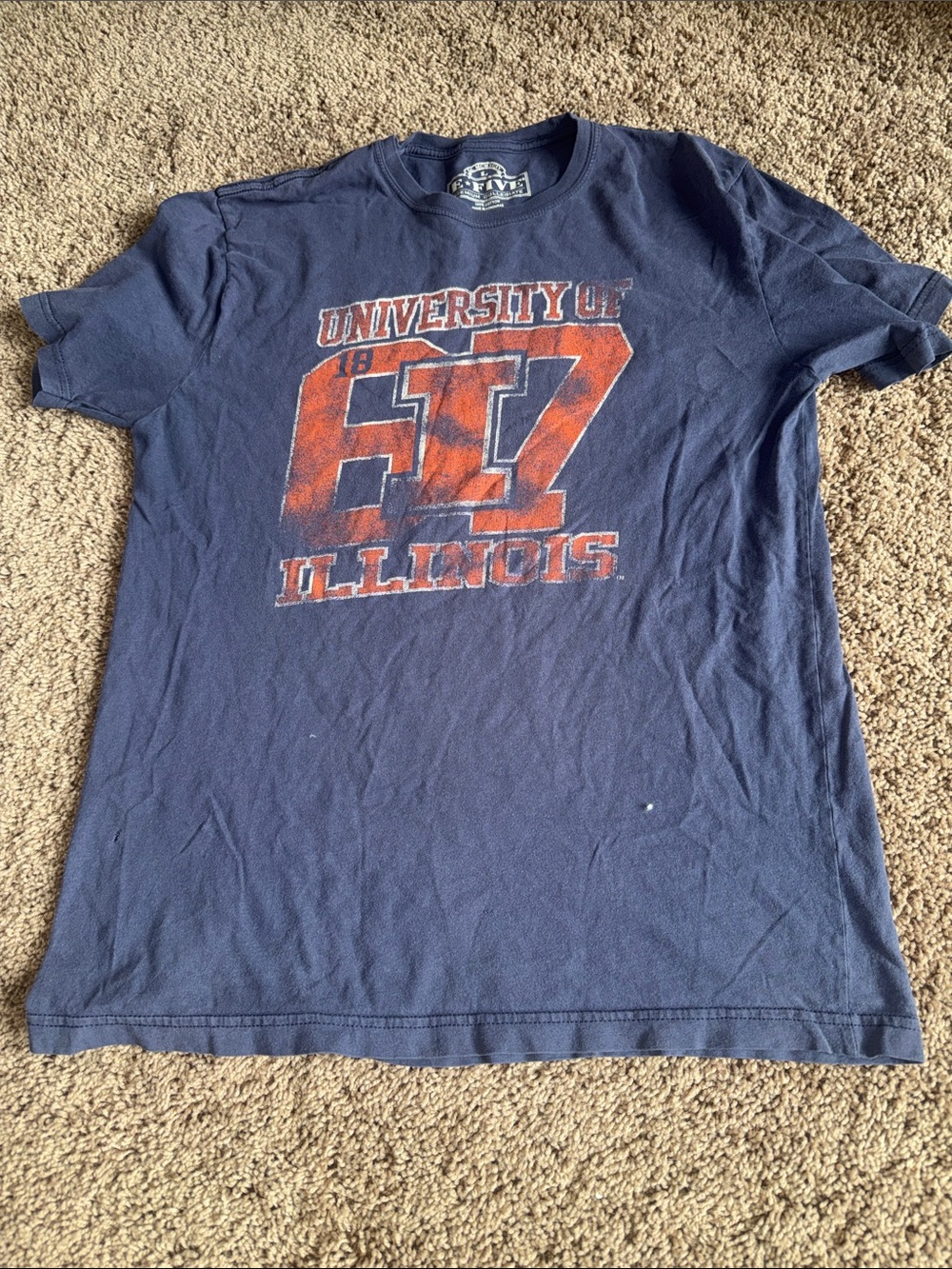 E Five university of Illinois tee shirt